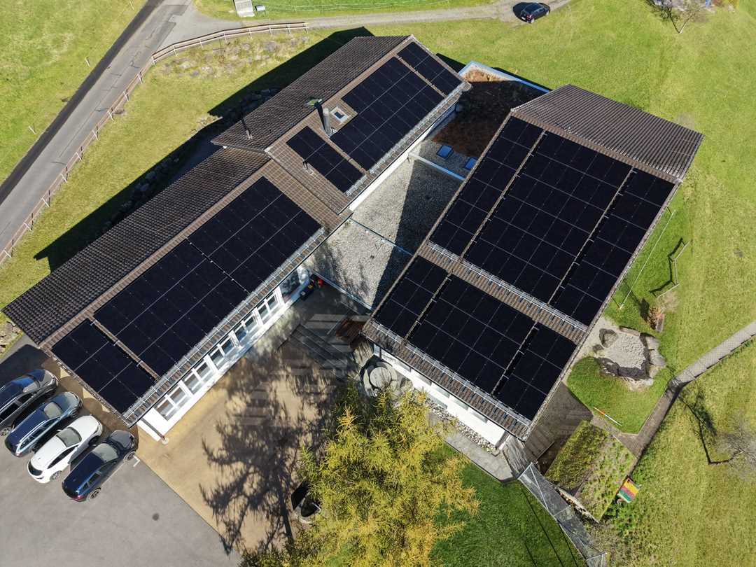 Photovoltaikanlage Schulhaus Berg